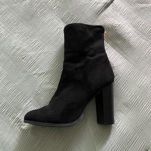 BLACK BOOT